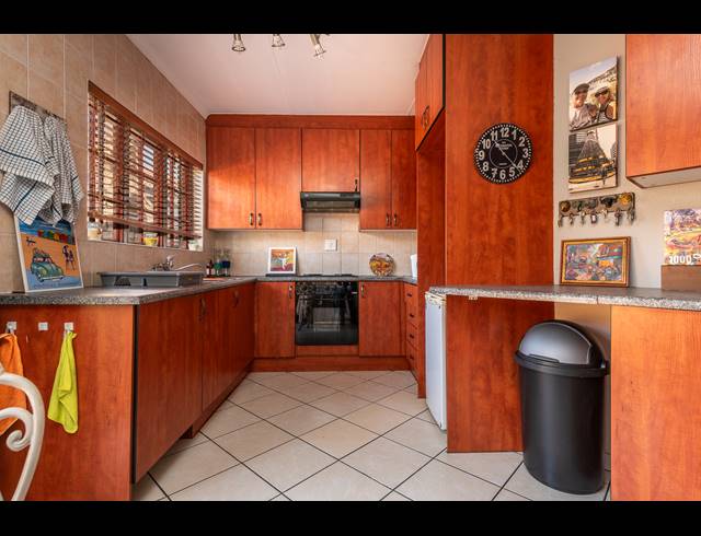 3 BEDROOM CLUSTER TO LET IN NEW MARKET